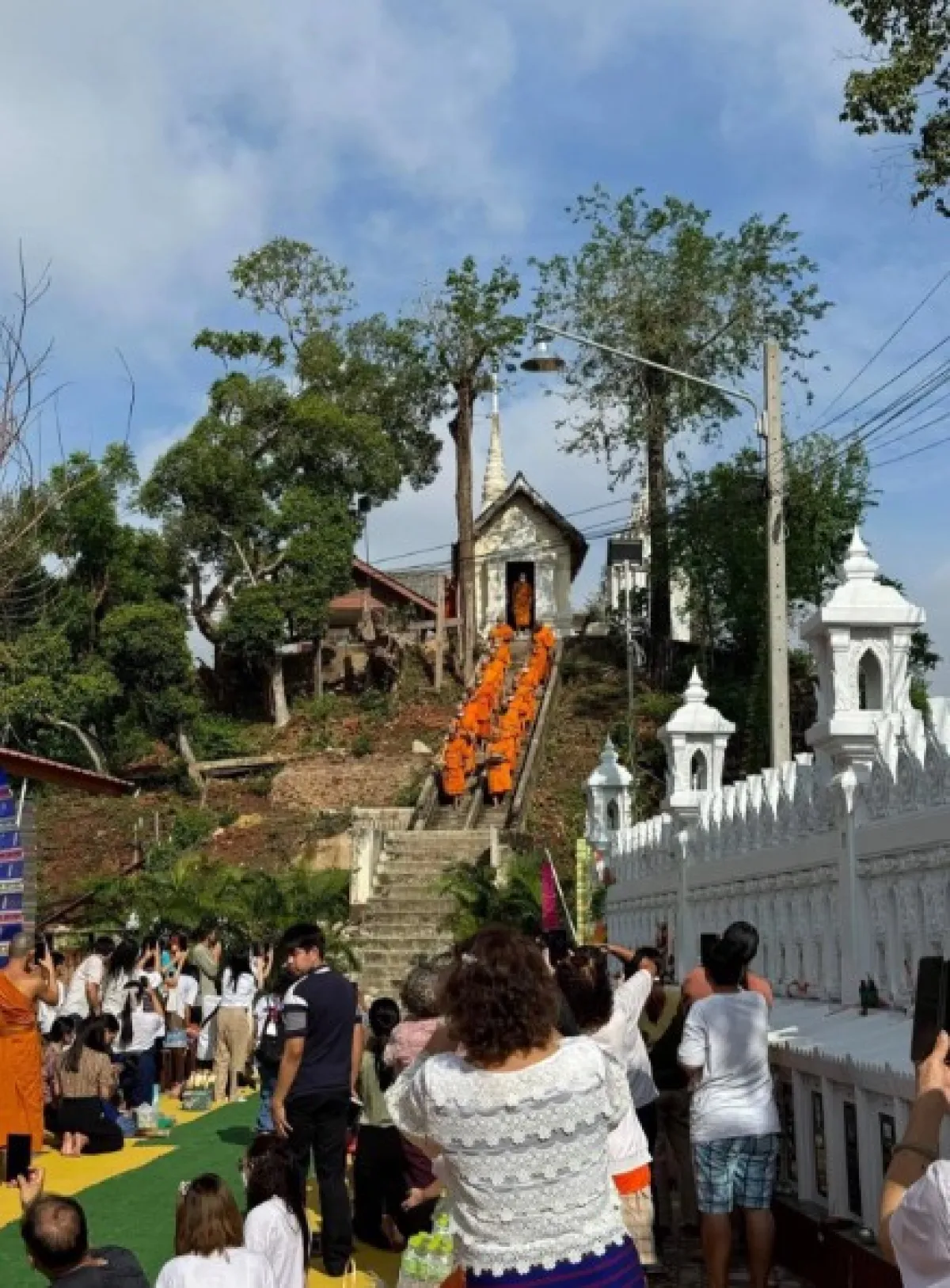 อาหารต้องลอง